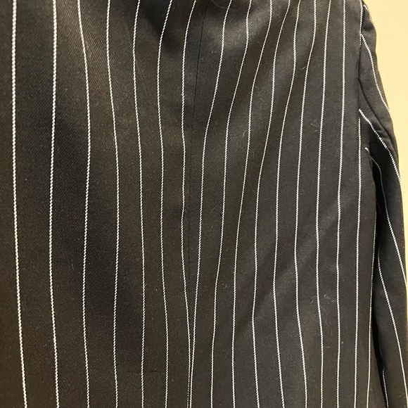 Black & White Striped Short Blazer - Picture 4 of 6